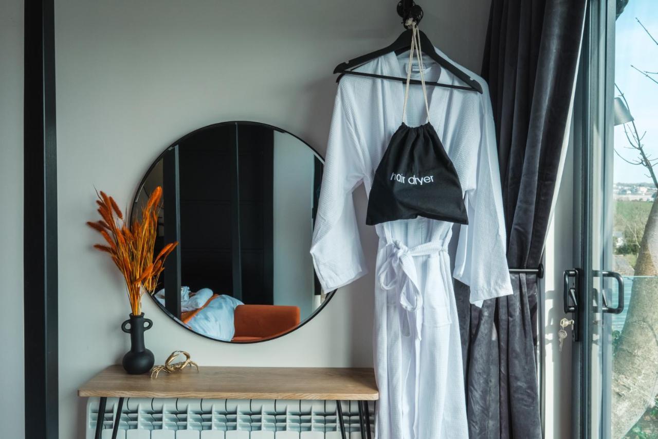 Priory Bay Escapes - Visum Apartment Тенби Екстериор снимка
