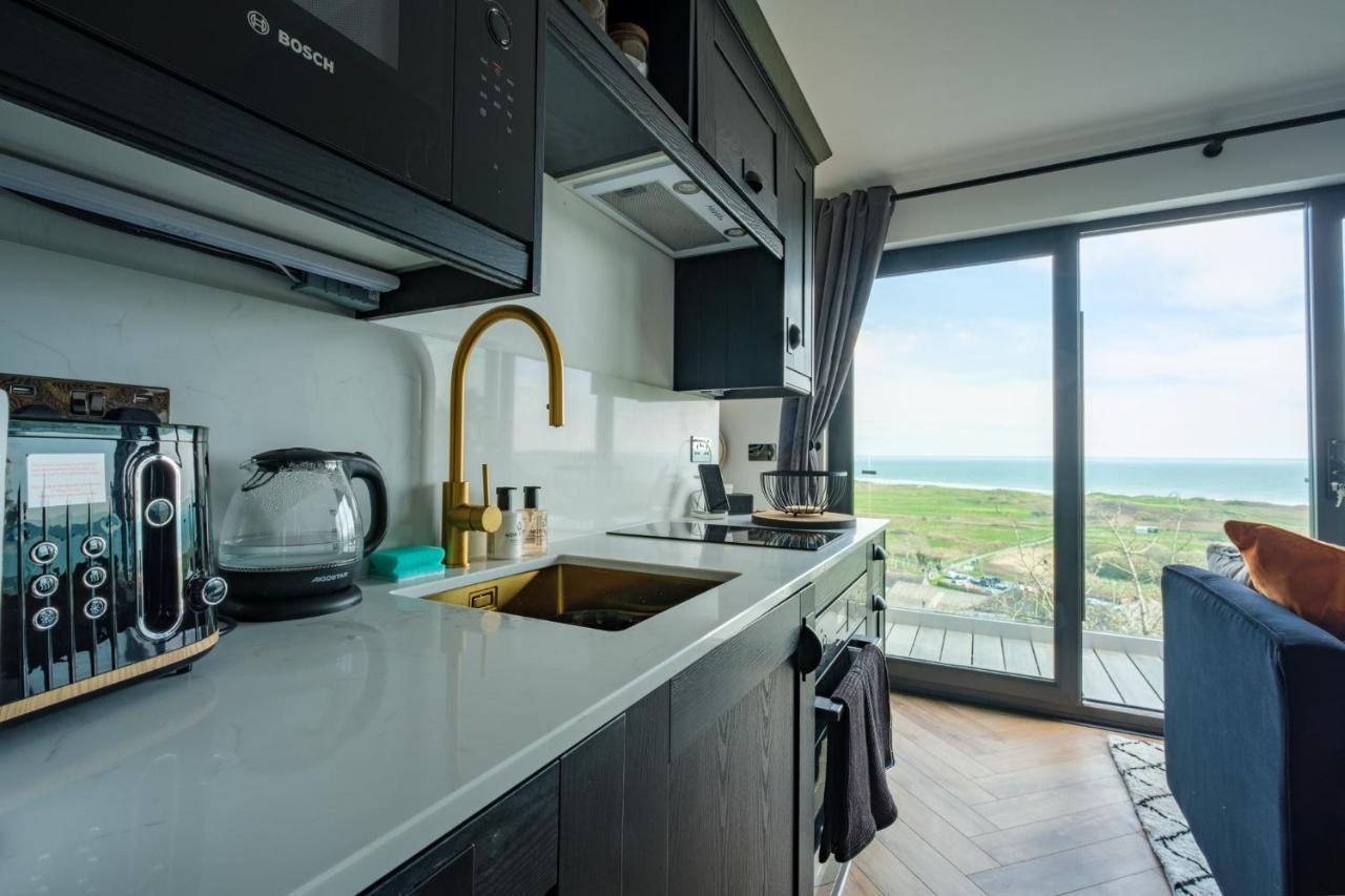 Priory Bay Escapes - Visum Apartment Тенби Екстериор снимка