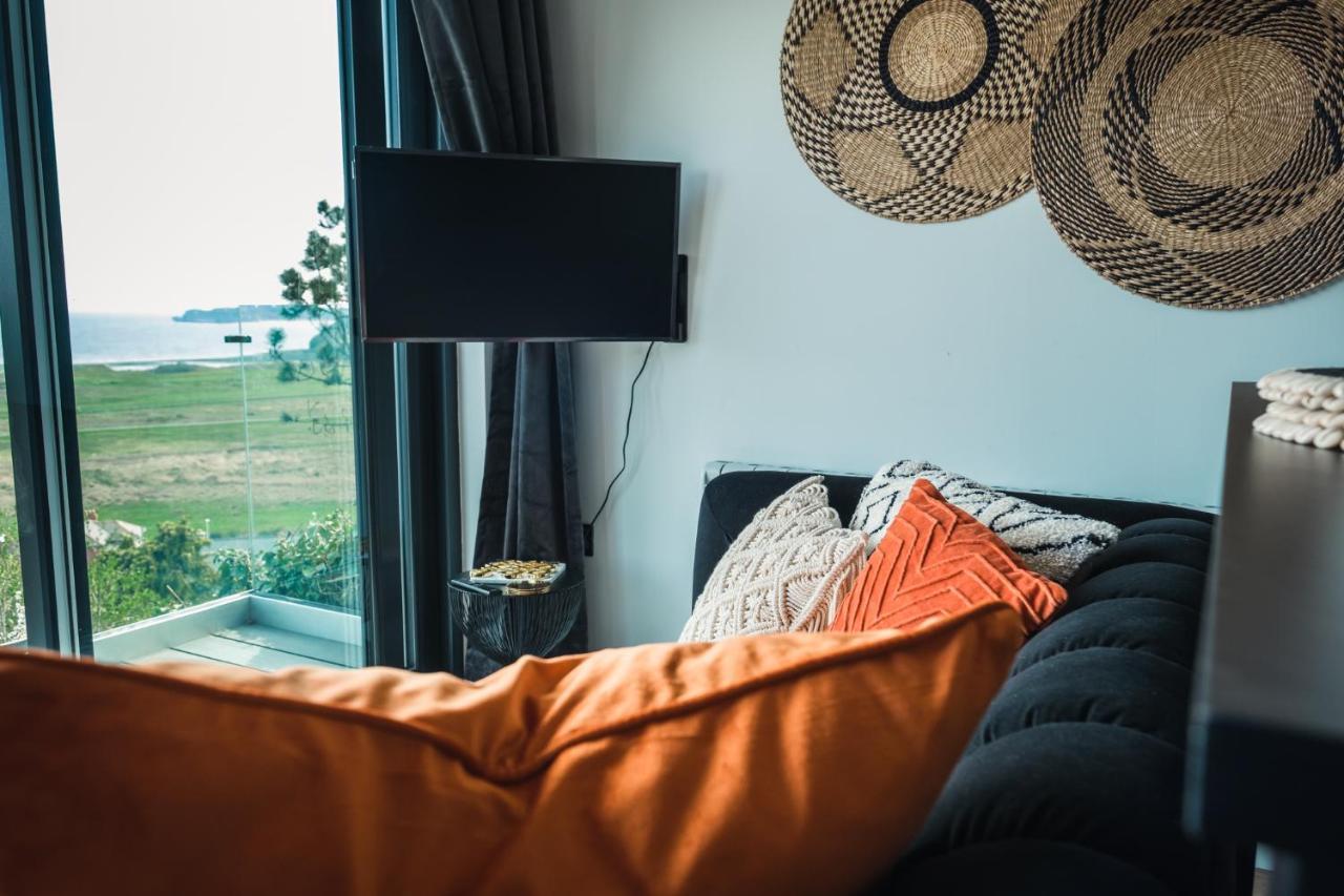 Priory Bay Escapes - Visum Apartment Тенби Екстериор снимка